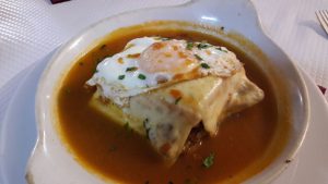 Porto broodje francesinha